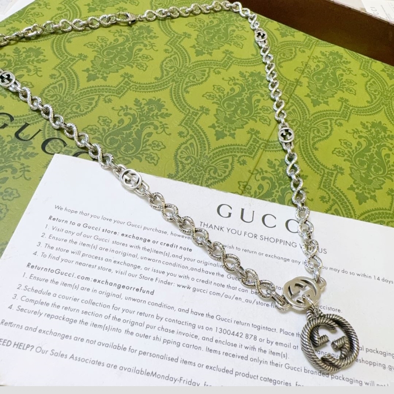 G*u*i necklaces